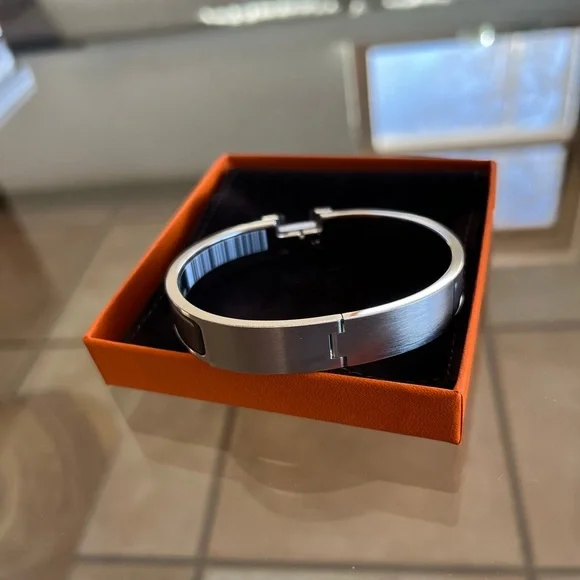 Hermès Clic HH Men’s Bracelet in Gris Étain Mat - Picture 9 of 14